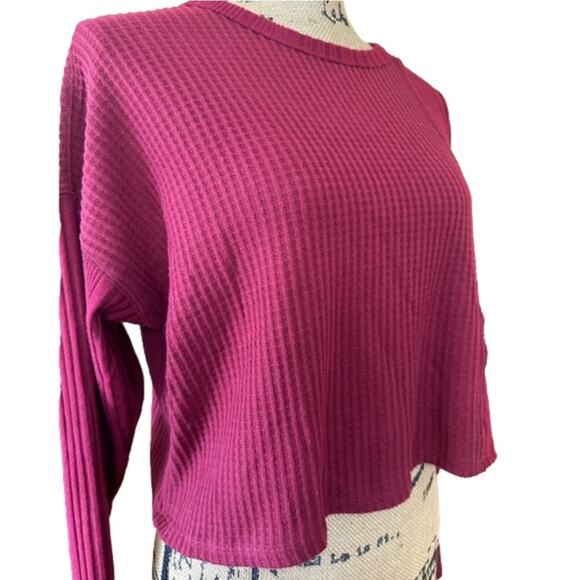 New Women's Ribbed/Waffle Berry Red Long Sleeve Cropped Top size Large - Picture 3 of 6